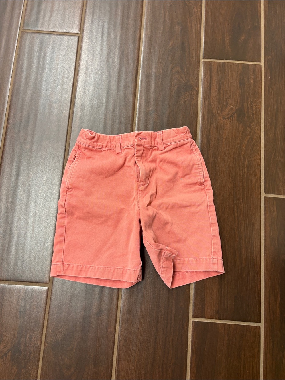 Vineyard Vines red chino shorts “Nantucket Red”